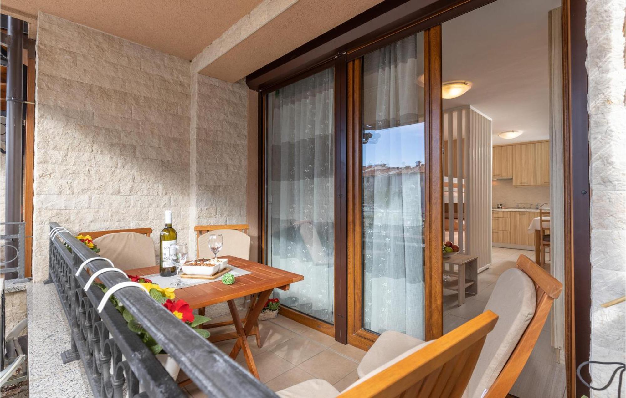 Cozy Apartment In Crikvenica With Kitchen Exterior foto